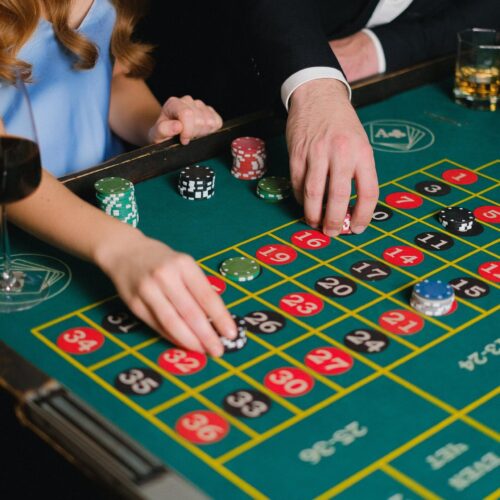 Why Baccarat Continues to Attract Casino Table Game Players